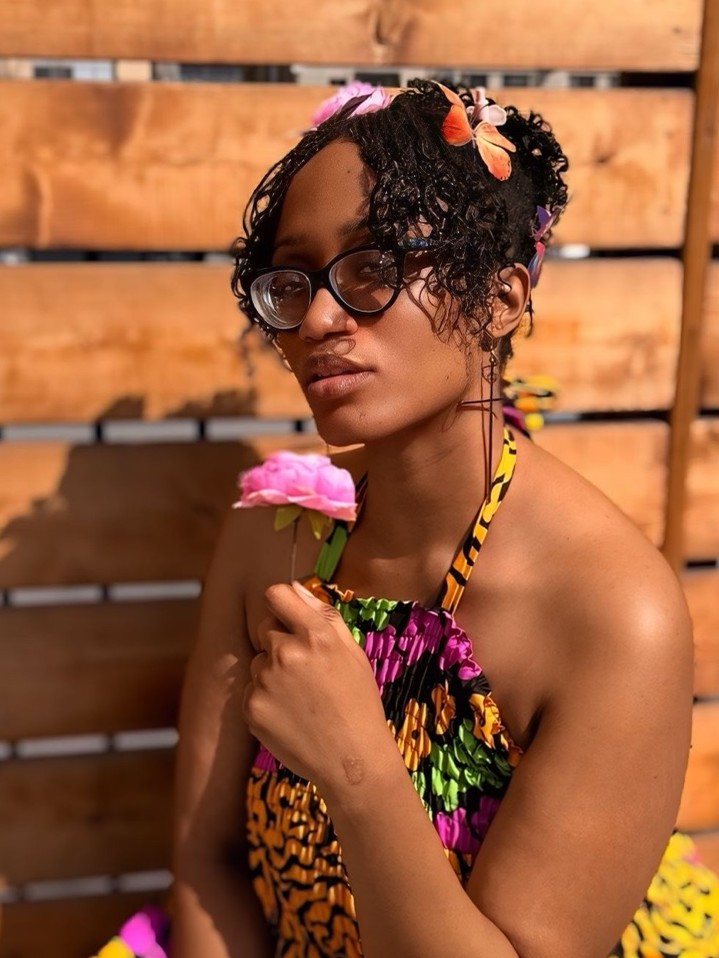 Ruova in a bright patterned dress